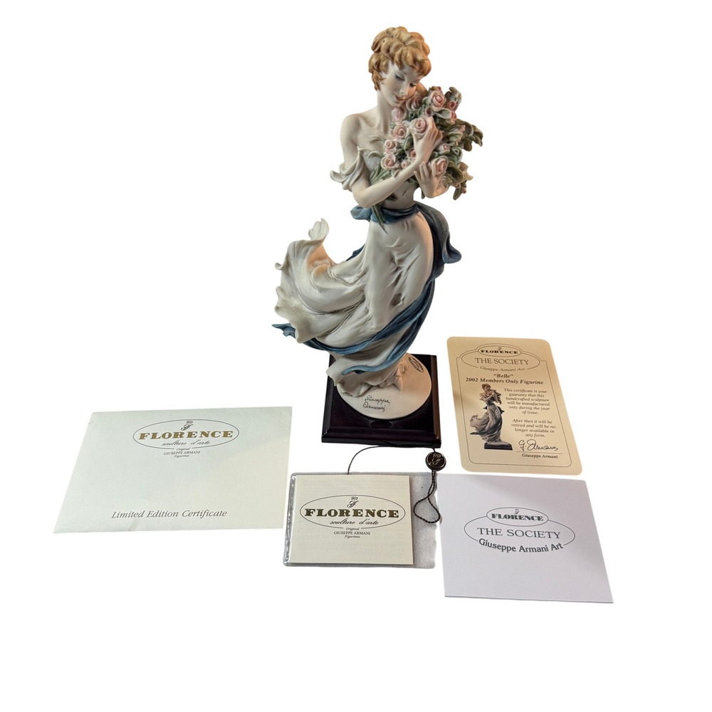 Giuseppe Armani Belle Figurine 2002 Members Only Cream Blue Retired w/ Papers